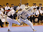 日本拳法全国選抜社会人選手権大会
赤：第一普通科連隊A・境vs第一空挺団A・上田　境の足払い。