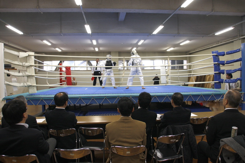平成25年度日本拳法連盟鏡開き式 会場はこうようなリング<br>撮影：Inno
_MG_9973.jpg