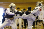 日本拳法第27回東日本大学リーグ戦
赤：明治・石田の胴蹴り（一本）