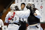 日本拳法第28回全国大学選抜選手権大会
ブロック対抗女子団体戦、西日本・田中vs中部日本・倉橋。田中の面突き（一本）。<br>撮影：Inno