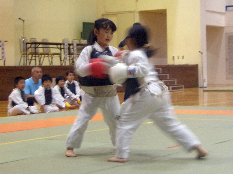 第32回日本拳法群馬県少年選手権大会 防具試合、小学1･2年女子<br>写真提供：日本拳法群馬県連盟
10.JPG