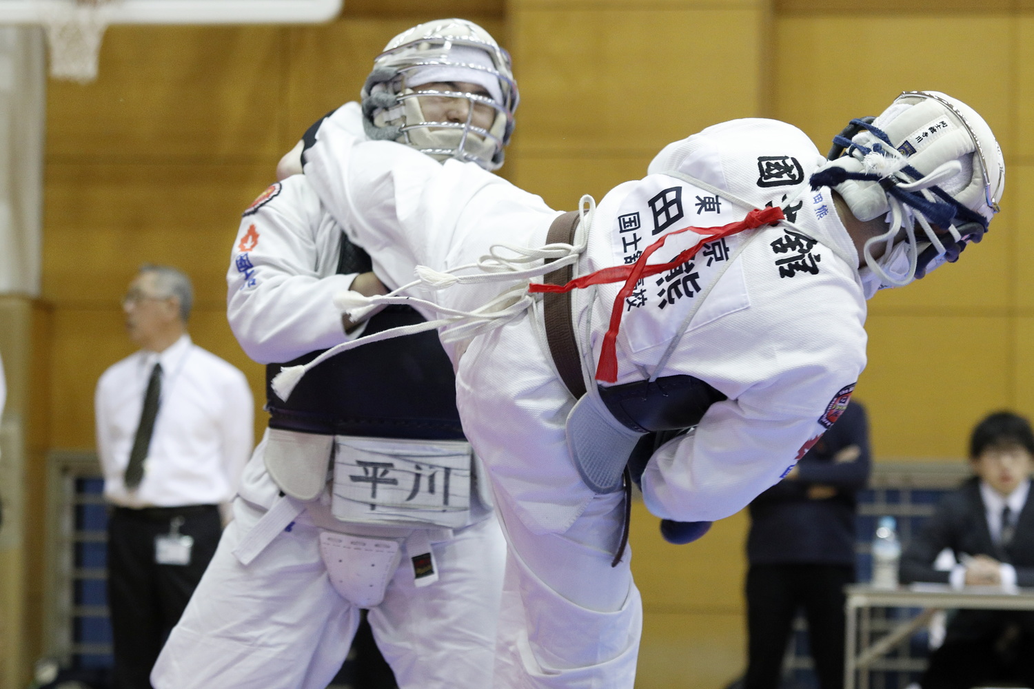 令和6年 日本拳法連盟 鏡開き式 撮影：Inno（撮影：紅白試合、高校の部。赤：國士舘高校・田熊の左面蹴り（一本）。）
_5D_3480.JPG
