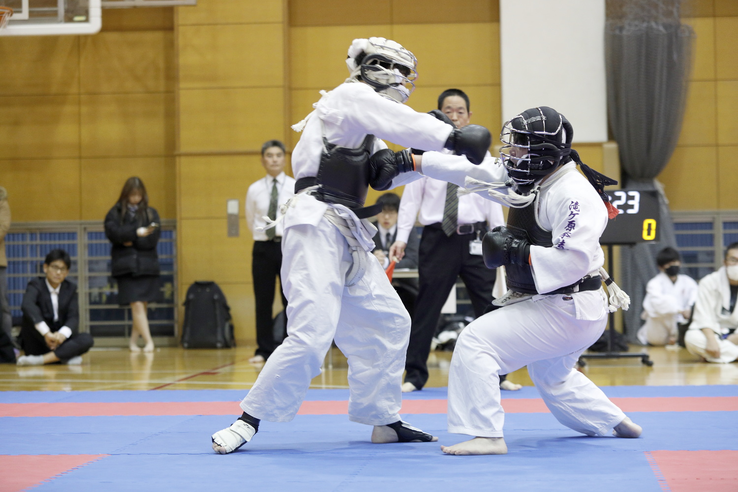 令和6年 日本拳法連盟 鏡開き式 撮影：Inno（撮影：紅白試合、一般男子　段の部。白：右面突き（一本）。）
_5D_4103.JPG