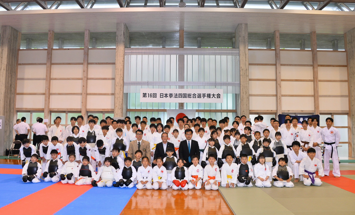 第16回日本拳法四国総合選手権大会 提供：日本拳法徳島県連盟
DSC_1207.JPG